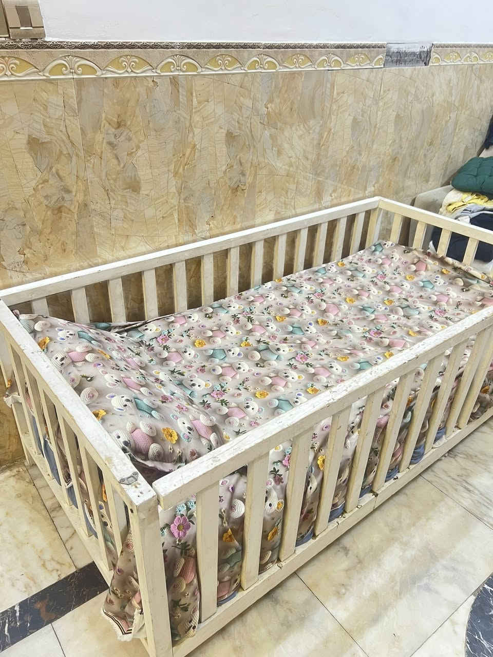 جربايه مستخدم للاطفال ولكبار نفر واحد 
خشب ثقيل تسكام يحتاجلها بس صبع وتطلع جديده 
مكانها نجف ❤️❤️
قياس طول 200 
عرض 100سنتم 
سعرها 100 ويا دوشك عالي ❤️ماعدي توصيل بس تجون عليها


**إذا كنت صاحب هذا الإعلان وتريد حذفه لأي سبب، رجاءا أرسل رسالة إلى الدعم الفني**