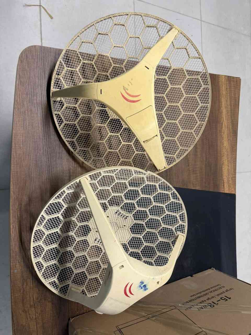 توفر لدى مكتبنا 
روكت xw جديد بالكارتون سعره 140 الف
سكتر ubnt بالكارتون سعره 95 الف
نانو ستيشن m2 سعره 35 الف
محولات 24 v واحد امبير سعره 5 الاف
محولات اير فايبر 50 v  واحد و 2 امبير 
عاكسة مكسما 850 سعره 80 الف    
Lhg 50 سعره 35 الف
***********
يوجد لدينا توصيل لكافة المحافظات
