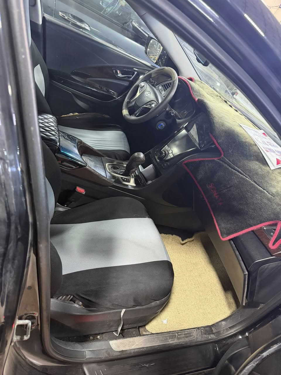 السلام عليكم 
اخوان
هونداي ازيره
موديل 2012
كشنات جلد كهرباء
مري قلاب
برده خلفيه كهرباء
بردات بوب
تحكمات جهتين
قطعتين تبريد 
بيها بنيد مبدل نفس لون جوملغ نفس لون
رقم اربيل تحويل مباشر
السعر 115 بيها مجال
*********** زيد الجبوري
