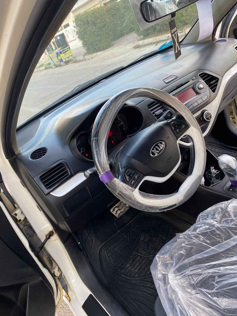 للبيع بيكانتو موديل 2015فول فول موصفات سلايت تحكمات مرايات شفط سياره بدون صبغ بس بي بارد وسياره بسمي شخصي رقم اربيل جديد سنويه 2031مكاني كركوك وسعر 88 وبي مجال بصيط جدا ***********//////////////////////***********
