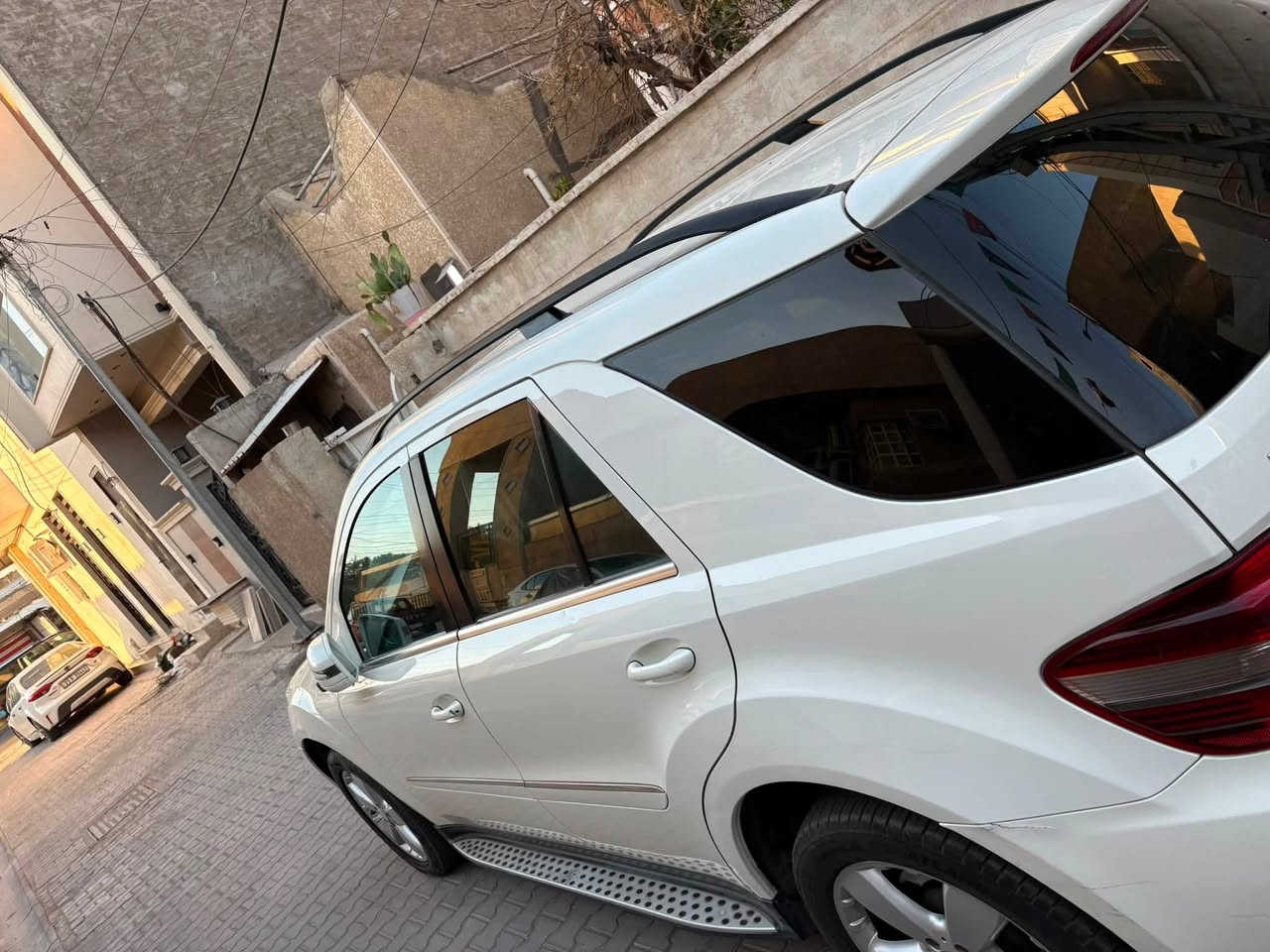 مرسيدس ML350
4Maticموديل 2011 وارد امريكي 
مكينة مكفولة  
كير مكفول 
تبريد حدادية مكفولة
رقم بغداد
موصفات شاشة كاميرة خلفية 
شاشة اعطال سلايد رووف صندوك كهرباء 
كشنات كهرباء جلد تبريد قطع 2
تحكمات ستيرن كهرباء حجم مكينه 6سلندر 3500
مري شفط 
مكان سيارة بغداد 
استفسار ***********
السعر ١٣٧ وبيه مجال
