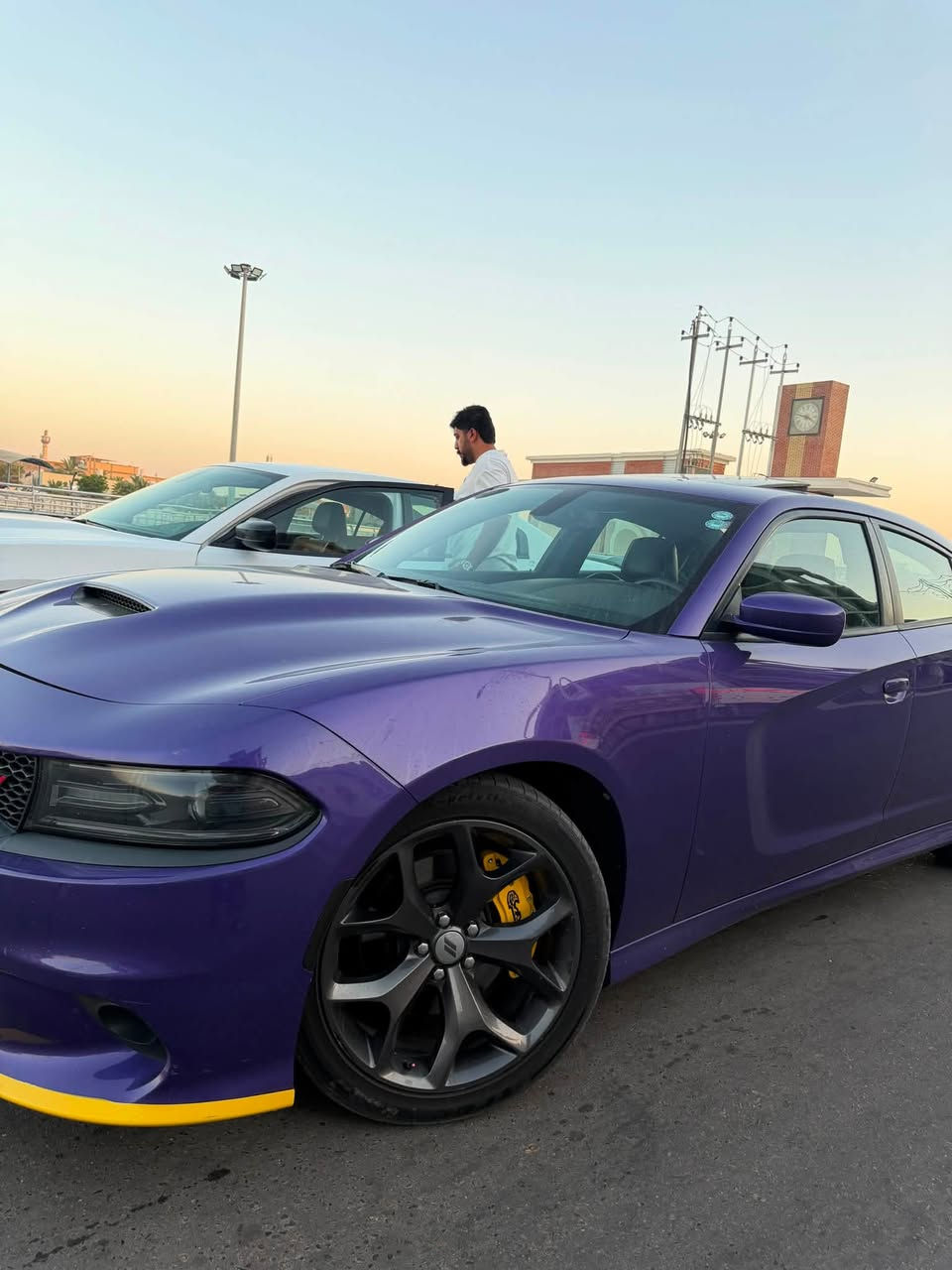 سلام عليكم اخوان المزيون للبيع💜🔥
جارجر١٩ خليجي هارلم كفاله ما عده بارد كد اصبع السياره GT فتحه ماشيه ١٠٦ كيلومتر بنفسجي مميز اربيل بسمي اخوان السياره من الاخير حب وزواج وحبانيه مكانه ميسان مركز ٢٦٠$
*********** ممتواجد ع الفيس
