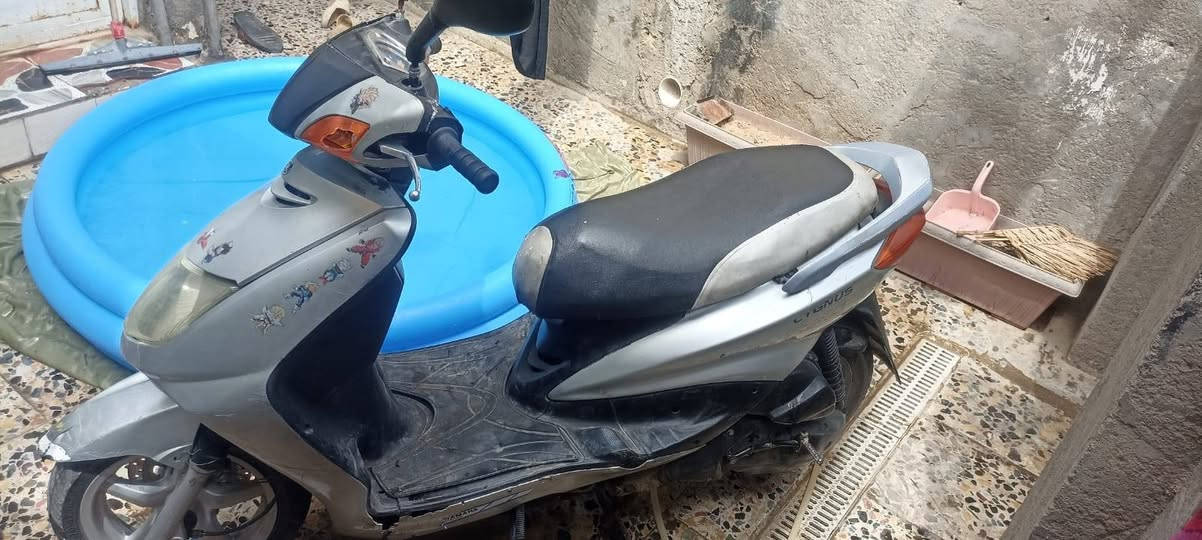 سكنس ياباني 110 للبيع درجه نقصهه بس باتري بسعر مناسب رقمي *********** بغداد البياع تقاطع درويش

