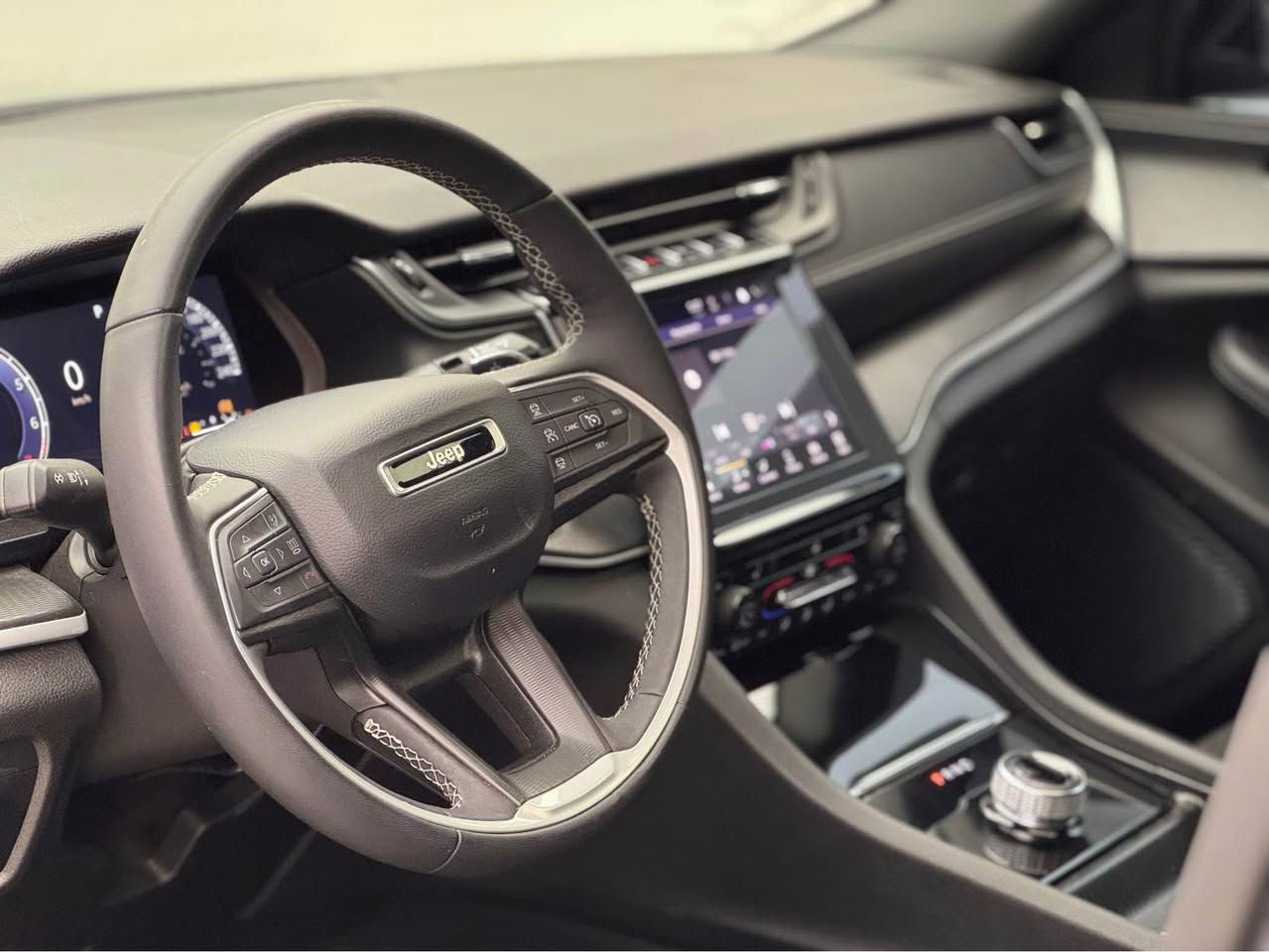 Jeep Grand Cherokee 2024
جيب گراند شيروكي ٢٠٢٤

مواصفات Laredo 4x4 السيارة تجي ٢ سويج
(مقاعد جلد+شاومو-مقاعد تدفئة-ستيرن تدفئة-رادار جانبي و امامي-لايت LED زينون-شاشة كبيرة-كاميرا خلفية)

مكينة ٦سلندر حجم ٣.٦لتر تنفس طبيعي
ماشية 26,000 ميل و بحالة ممتازة 

ضرر السيارة بيها حافة البنيد صبغ فقط بدون دواخل و ايرباك
السيارة كلش حلوة و نظيفة 

السيارة رقم كاتي دهوك تترقم شمالي
مكفولة من كير و محرك و كهربائيات

و ب سعر(308$) ورقة و بيها مجال

مكان السيارة

دهوك -معرض ارشف R-Shev
رقم51 من معارض التيرمينال 

***********
*********** دهوك, العراق
