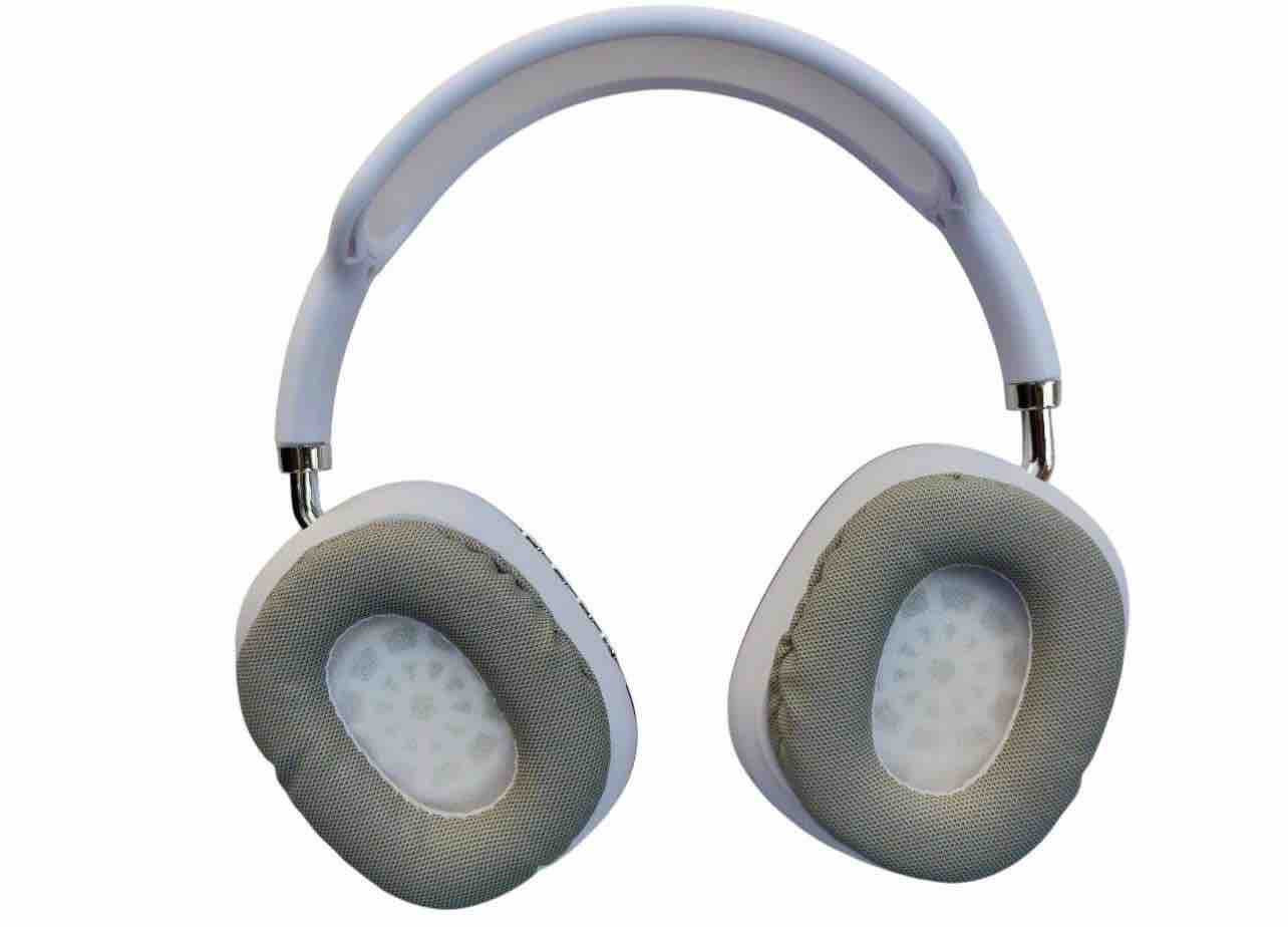 سماعة الرأس اللاسلكية P9 &ndash; صوت نقي، راحة مطلقة، وتصميم أنيق! ✨ المميزات: 🔹 اتصال بلوتوث سريع ومستقر: يعمل مع الهواتف، اللابتوبات، والتابلت بدون تقطيع. 🔹 صوت ستيريو عالي الجودة: تجربة موسيقية ومكالمات نقية ومتوازنة. 🔹 أزرار تحكم جانبية: تشغيل/إيقاف، تغيير الأغاني، التحكم في الصوت، الرد/إنهاء المكالمات بسهولة. 🔹 راحة استثنائية: وسائد أذن ناعمة تغطي الأذن بالكامل للاستخدام الطويل دون تعب. 🔹 تصميم قابل للتعديل: مناسب لجميع أحجام الرأس مع إطار مبطّن للراحة. 🔹 بطارية طويلة العمر: من 6 إلى 10 ساعات تشغيل متواصل حسب الاستخدام. 🔹 شحن سريع عبر USB: Micro USB أو Type-C حسب النسخة. 🎯 الاستخدامات المثالية: المكالمات الهاتفية عبر البلوتوث الاستماع للموسيقى أو البودكاست ألعاب الفيديو ومشاهدة الأفلام التعلم عن بعد والاجتماعات عبر الإنترن
  السعر مع التوصيل 18الف


**إذا كنت صاحب هذا الإعلان وتريد حذفه لأي سبب، رجاءا أرسل رسالة إلى الدعم الفني**