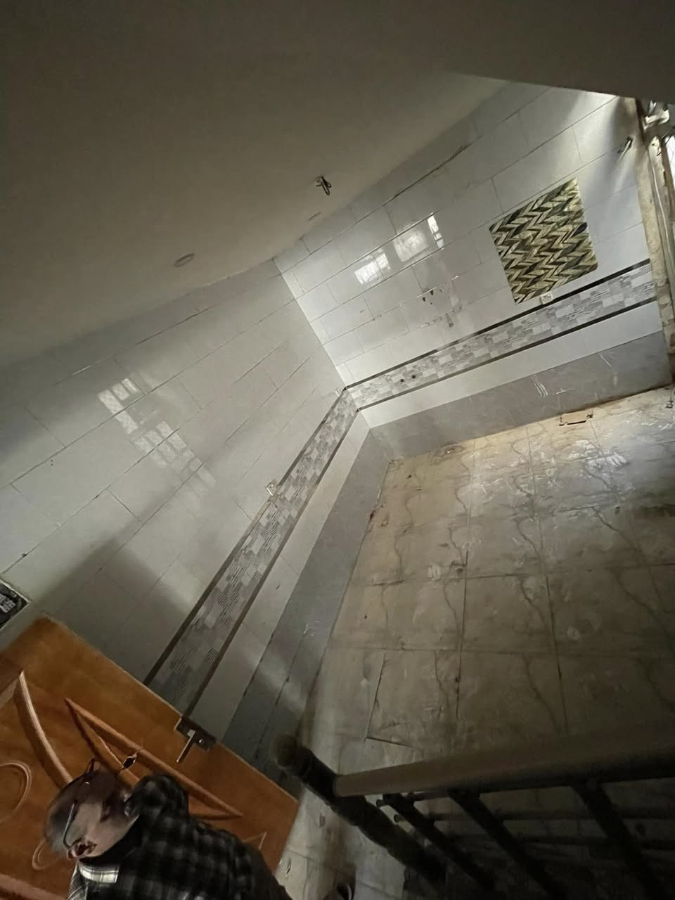 السلام عليكم بيت زراعي سند ٢٥للبيع ٥٥ متر واجهَ ٥ نزال ١١ 
يتكون صالة كبيره وهول ومطبخ متداخل وحمام وترك 
الطابق الثاني غرفتين نوم البيت حلو مكانه بعد احله العنوان الدوره كفائات الصحة قرب حسينية الزهراء (ع)المنطقه كامله من مجاري تبليط كهرباء  للستفسار اتصل وتدلل *********** الرقم بي واتساب
