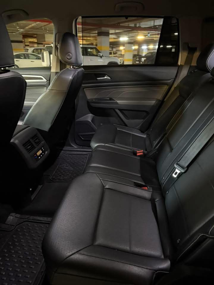 فولكس واكن اطلس 2021 كلين تايتل 
6 سلندر 
مقاعد جلد 
7 راكب مقاعد
مقاعد تدفئة
كشنات كهرباء 
بصمة 
تشغيل عن بعد 
جنطة كهرباء 
رادارات امامي وخلفي وجانبي 360 درجة
شاشة كبيرة
وضعيات قيادة متعددة
عدسات لايت متحركة مع الاستيرن
لايتات زنون 
بردات ابواب 
شاحن هاتف لاسلكي واير ليس 
مري شفط كهرباء
نقط عمياء 
حساسات امامي وخلفي 
ليدات امامي وخلفي 
اوتو ستوب اوتو هولد 
تحديد مسار 
كار بلي 
ستيرن تدفئة
هاندبريك بصمة 
انطمة حساسات وتحذيرات وقيادات 
باقي المواصفات معروفة 
السيارة كلين بدون صبغ  
السعر : 268 $ وماكو هيج سعر كلين بكل السوك
*********** / اربيل
