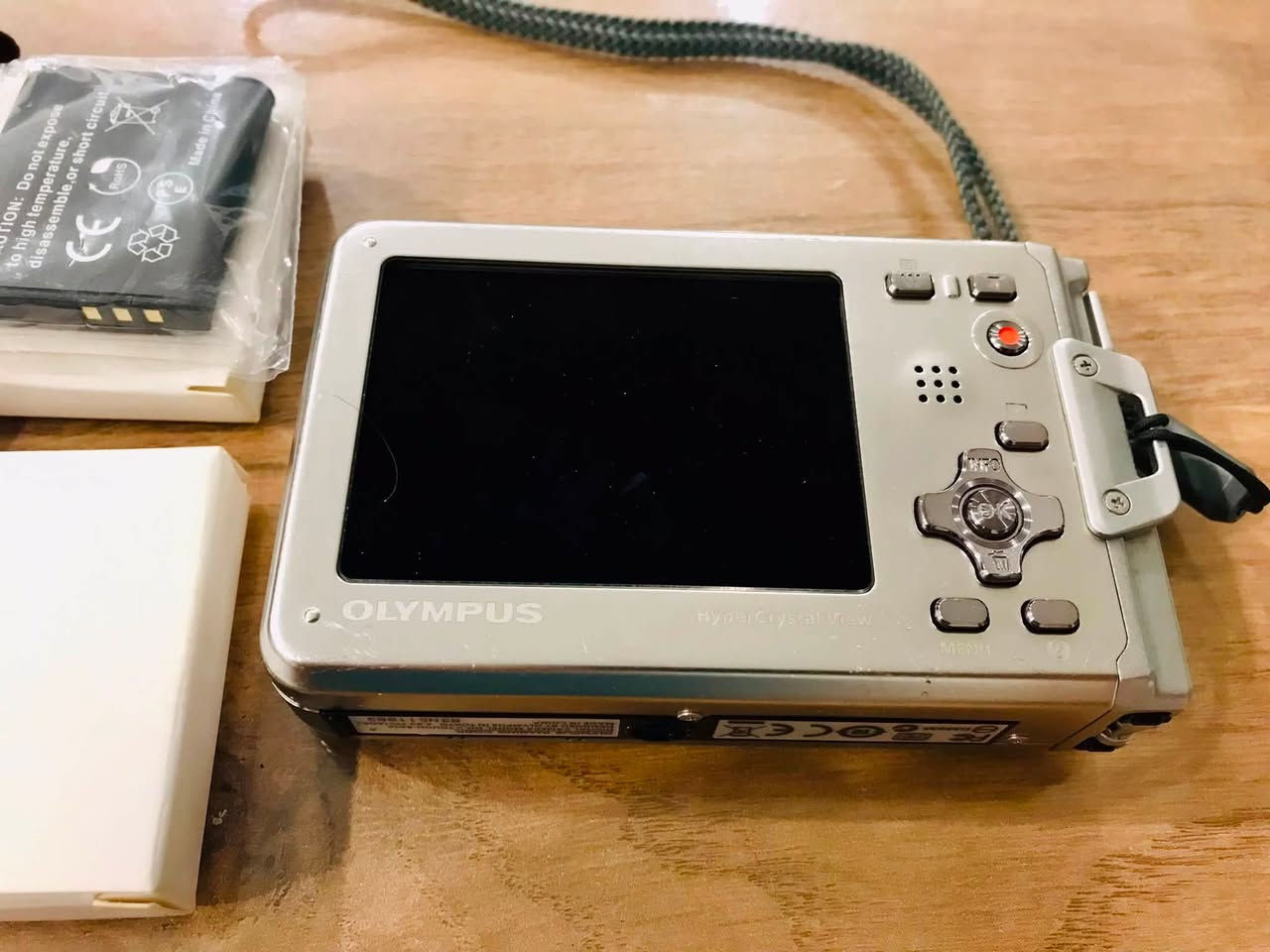 كاميرا "ضد الكسر" Olympus Tough مع 2 بطارية جديدة و الشاحن .
مواصفاتها السريعة: 

•  14 ميجابكسل حساس CCD

•  زوم بصري 5x 28-140mm f/3.9-5.9 

•  ضد الماء 10 متر / 33 قدم + ضد الصدمات 2 متر / 6.6 قدم + ضد التجميد -10°C

•  شاشة 2.7 بوصة + فيديو HD
للإستفسار يرجى مراسلتي .


**إذا كنت صاحب هذا الإعلان وتريد حذفه لأي سبب، رجاءا أرسل رسالة إلى الدعم الفني**