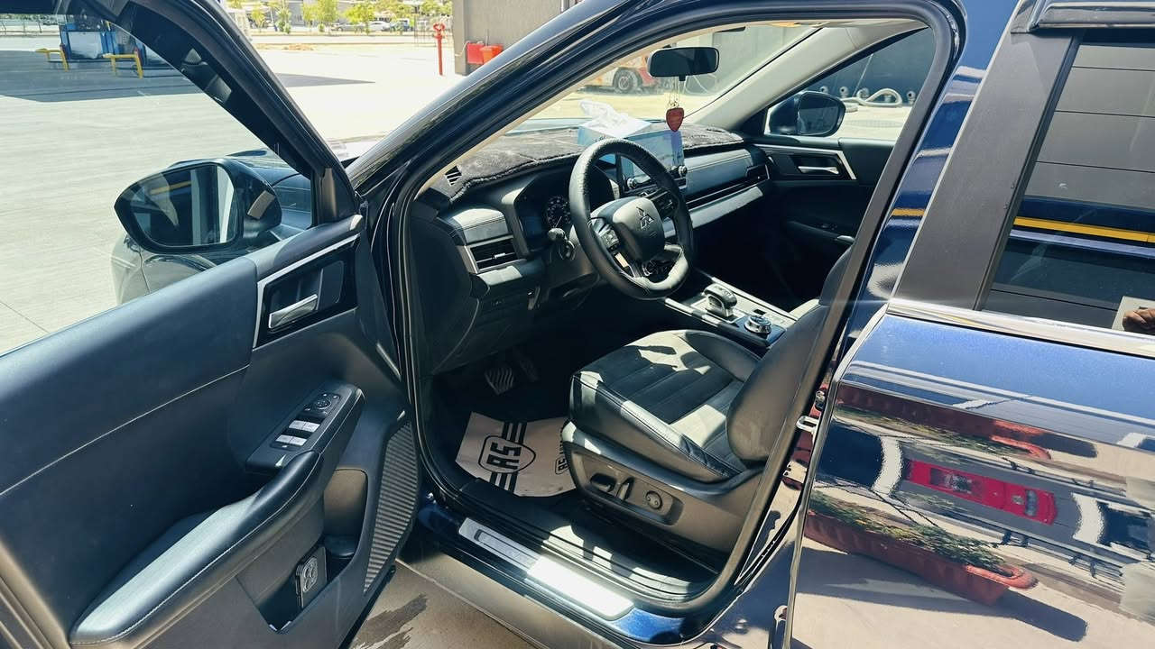 ميتسوبيشي اوتلاندر 2022 SE
سعر 216  ورقة 
* وارد  امريكي
*محرك 4 سلندر
*حجم المحرك 2500cc
🔵المواصفات: 
*7 راكب 
*بصمة
*ويل كروم مقاس 20 انش
*تبريد مركزي 
*اضاءات زيون كامل
*رادار مانع تصادم امامي 
*دخول ذكي بصمة 
*تشغيل بصمة 
*كشنات كهربائية مع منفاخ للظهر
*كشنات جلد وشاموا
*تحكمات ستيرن جهتين 
*كروس سرعة
*كير شفتات خلف الستيرن 
*6 وضعيات قيادة 
*هاند بريك بصمة 
*نظام اوتو هولد 
*نظام مانع الانزلاق 
*شاشة دشبول ديجيتال 
*شاشة مركزية بتدعم نظام الابل كار بلاي 
*كاميرا خلفية

مرقم وكامل بأسمي  رقم اربيل 
كتاب تضليل كامل بأسم السياره 
صبغ بس جاملغ خلفي 
بدون دواخل 💯
بدون ايرباك 💯
مكان السياره اربيل
🔵للمزيد من التفاصيل واتساب 
***********
