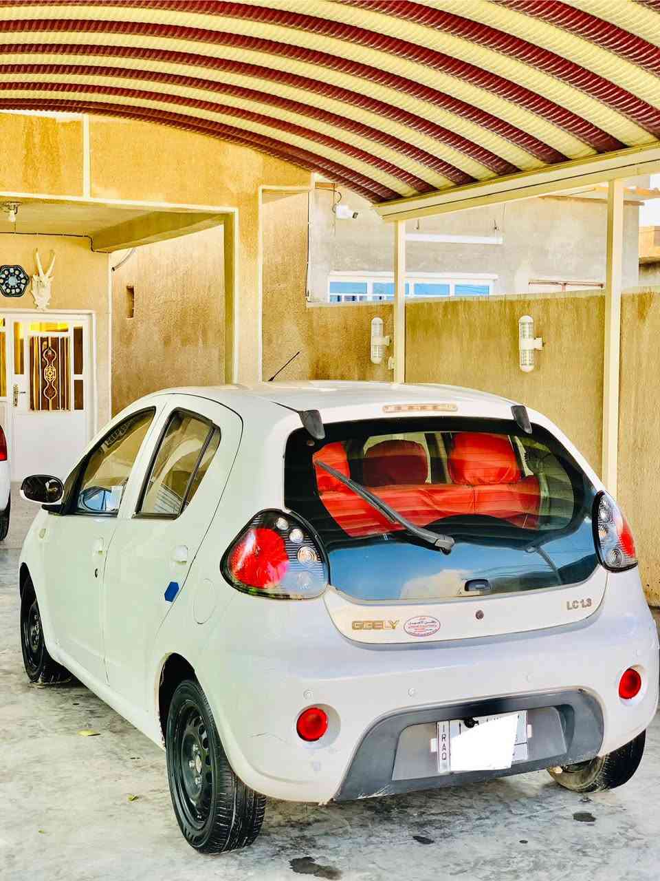 سلام عليكم چيلي باندة موديل 2013 سيارة جديدة  اي نقص ما بيها ماشيه 37  السعر 53حته جراد ما بيها السيارة تبريد شغال صدر امامي خلفي جديد تخم تاير جديد مكينه وكير جدد  مكان السيارة بغداد ***********
