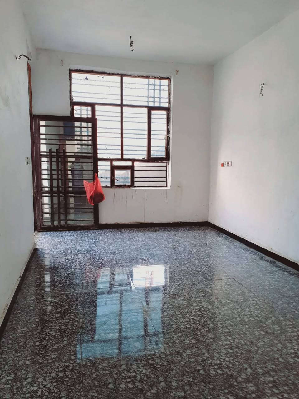 بيت للايجـار بحي العسكري بال21 بناء جديد مامسكون متكون من غرفـه وهول واستقبال وصحيات داخليه وخارجيه ومطبخ مساحته البيت 130 گلش نظيف
للاستفسار 
اتصال ع الرقم( *********** )
