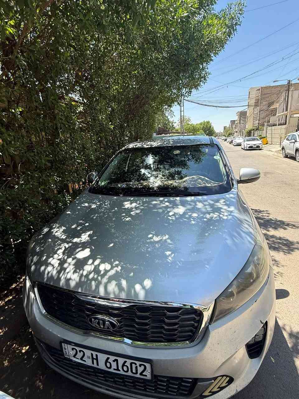 كيا سورينتو موديل 19 وارد أمريكي، 4 سلندر، محرك 2400، 7 راكب، رقم أربيل، اللون سلفر، ماشية 140 ألف ميل تقريباً. السيارة بدون إيرباك وبدون صبغ الحادث، فقط صندوق ومبدل ومصبوغ، وحافة البنيد شي بسيط جداً، وبيها تقريباً 3 رصعات بسيطة تقريباً بصفحة السايق.

سيارة نظيفة كلش ومعتنين بيها، وما ناقصها شي السيارة ما ناقصها أي شي، كير مكينه تبريد تجي تفحص وتشغل وتطلع. السعر 167 ورقة، وبيها مجال.

مكان السيارة: حاليا في اربيل 
و بغداد - حي الجامعة
***********
