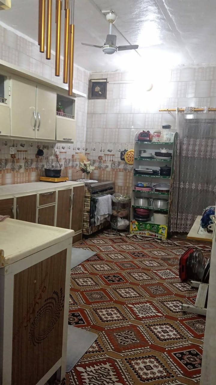 مشتمل للبيع مساحه ١٢٥ حي المعلمين الجديد شارع البطاقه الوطنيه يحتوي على صاله +ديوانية +مطبخ+غرفه* ب110 وبي مجال  للتواصل على الرقم ***********
