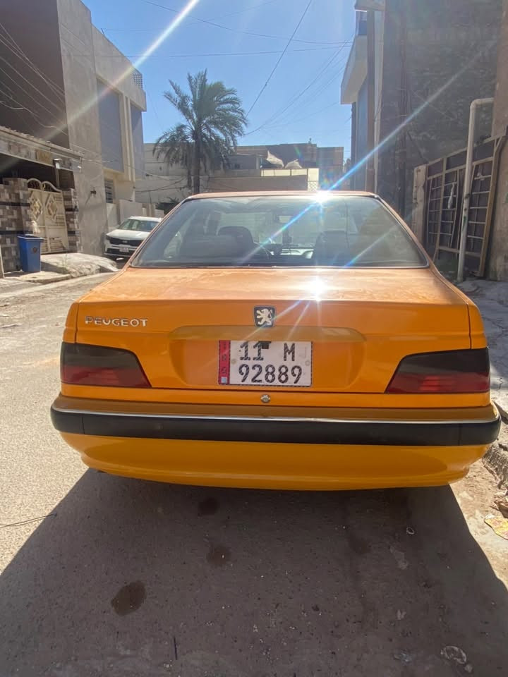 سياره بيجو للبيع رقمه بغداد تكسي السياره مكفوله عام مابيه اي ضربه السياره كله حساسات محرك ١٨٠٠ محرك وكير ومكينه مكفولات سعره ٨٥ورقه ***********
