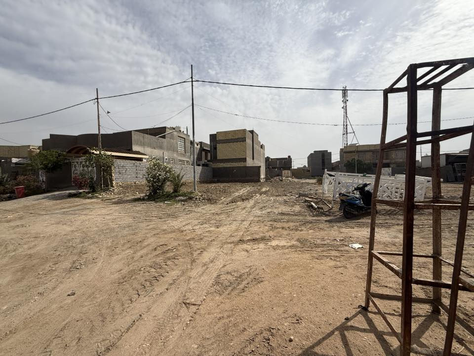 للإيجار
المساحة ٣٠٠ متر 
موقع مميز 
شارع الحولي مجاور الغسل 
للاستفسار ***********
