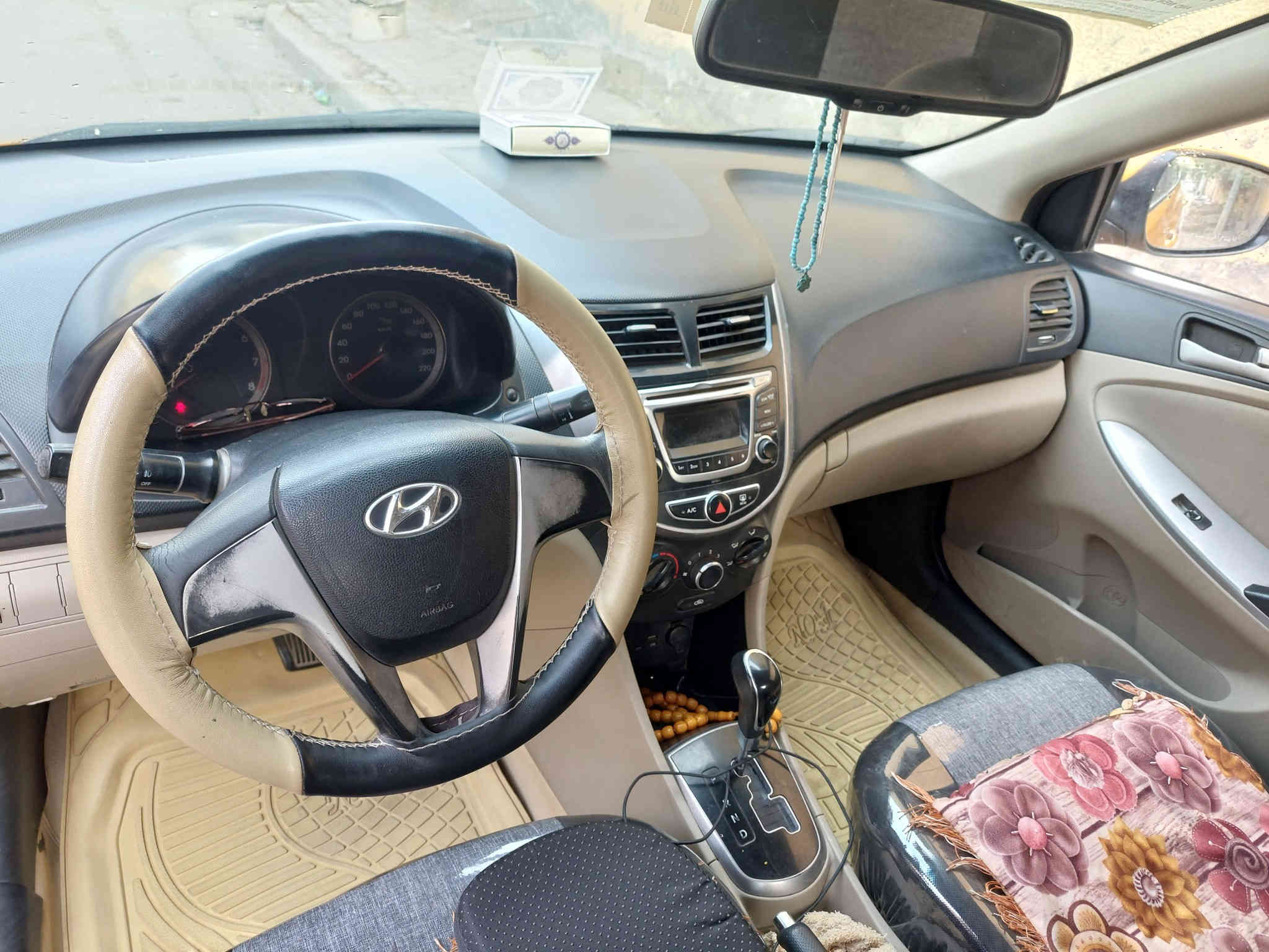 السلام عليكم اكسنت موديل 2016 اجرة للبيع مكينة وكير وتبريد واطارات وبطارية في حالة جيدة  حجم المكينة1400 مابيها اي  دوانز مصبوغة عام للجمالية مبدل جاملغ امامي 87 جهة السايق 
السعر وبي مجال بسيط للاستفسار على الرقم  
*********** ومتواجد على النت
