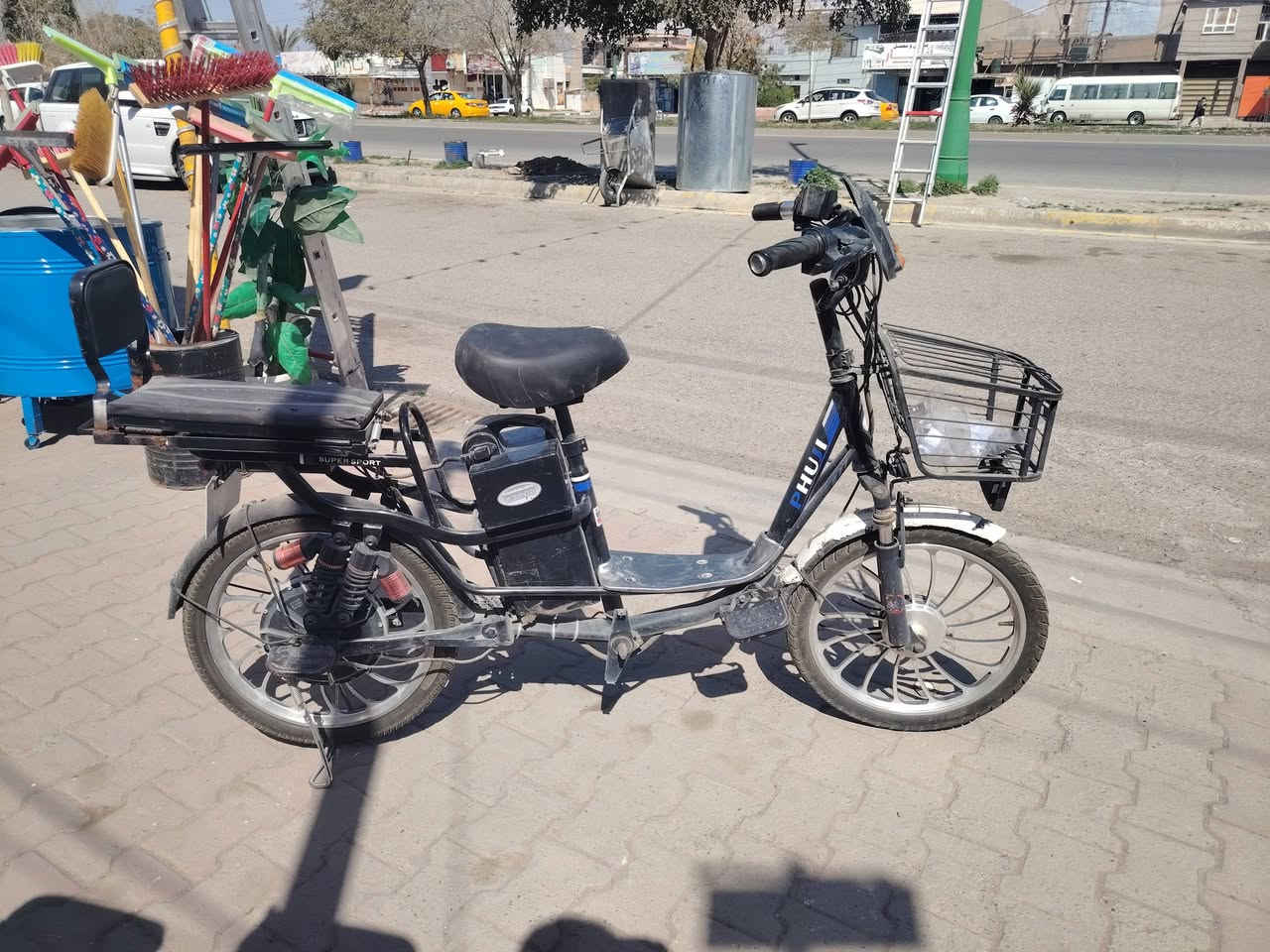 سلام عليكم بايسكل شحن للبيع 
150 الف وبيها مجال للشراي مكاني حي العسكري
***********
