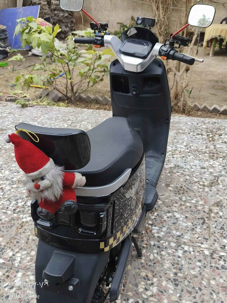 صارله 4 اشهر اشتريتة 2025/9/15  دراجة نظيفة 
موصفات 
1-ملف 2000 حقيقي 
2- سرعه 65الى70 حقيقي 
3-اربع نمر للدراجة
4-بية 6 بطاريات 
5-بية جوزة فصل دراجه 
6-كهربائيه دراجه كاه شغاله 
7-زنون 2 اضافيات
8- حاكيه شرطه 
9- داش كام ثلالث كامرات 
10-نظام براك p
11-ستاند جانبي
12-ستاند خلفي 
13-بية بك خلفي 
14-كهربائية كاملةشغالة 
15-أضوية دراجة شغاله 
سعر دراجة(675) و بيه مجال مكاني( يغداد حي قاهرة) 
الي يحب يشتري هذا رقمي (***********)
