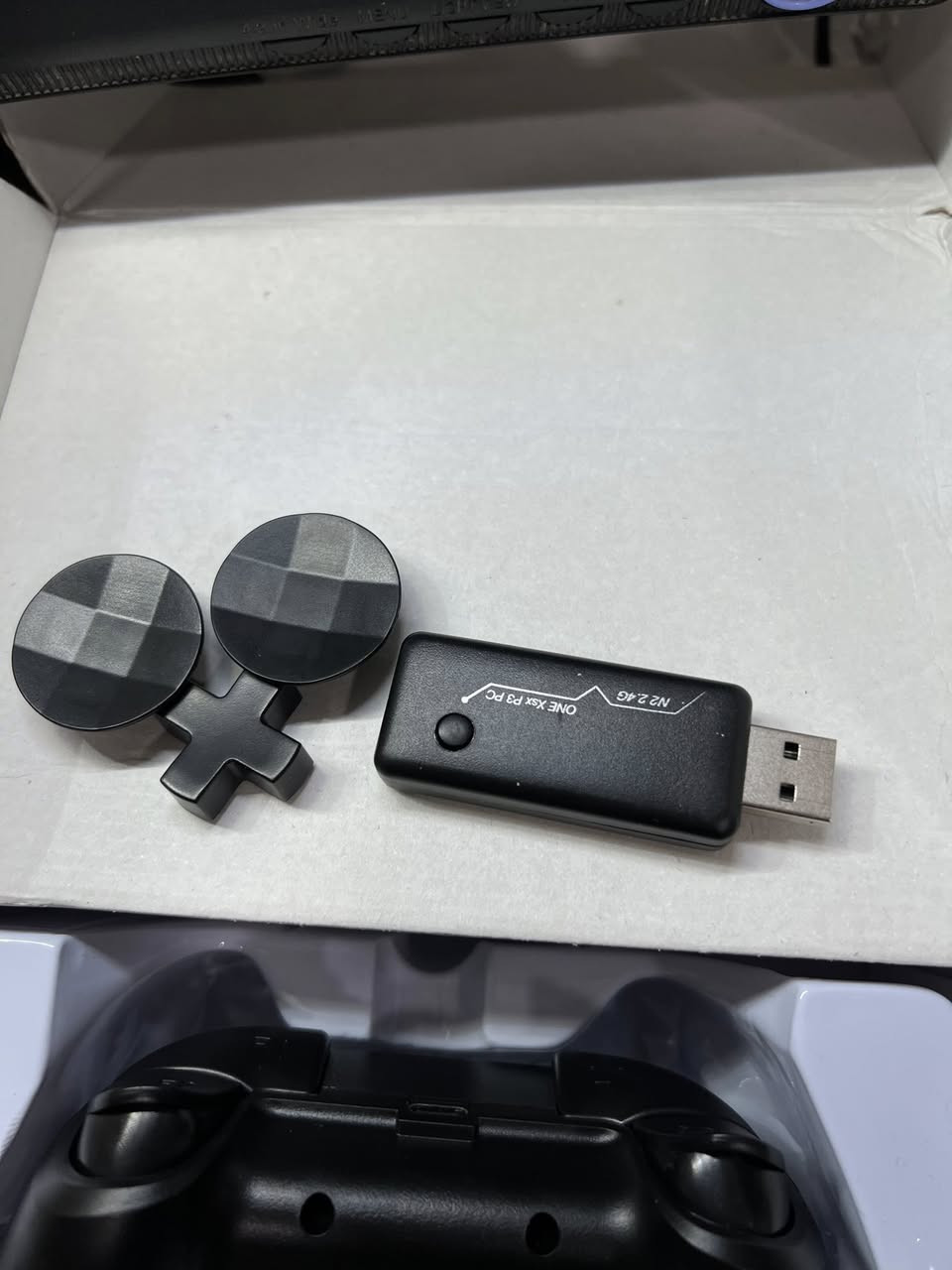 للبيع
يده احترافيه جديده بالكارتون غير مستخذمه نهائياً
تنربط حاسبه واكس بوكس
السعر 25 شرط الفحص 
توصيل موجود 
علق حتى اراسلك الخاص مسدود


**إذا كنت صاحب هذا الإعلان وتريد حذفه لأي سبب، رجاءا أرسل رسالة إلى الدعم الفني**