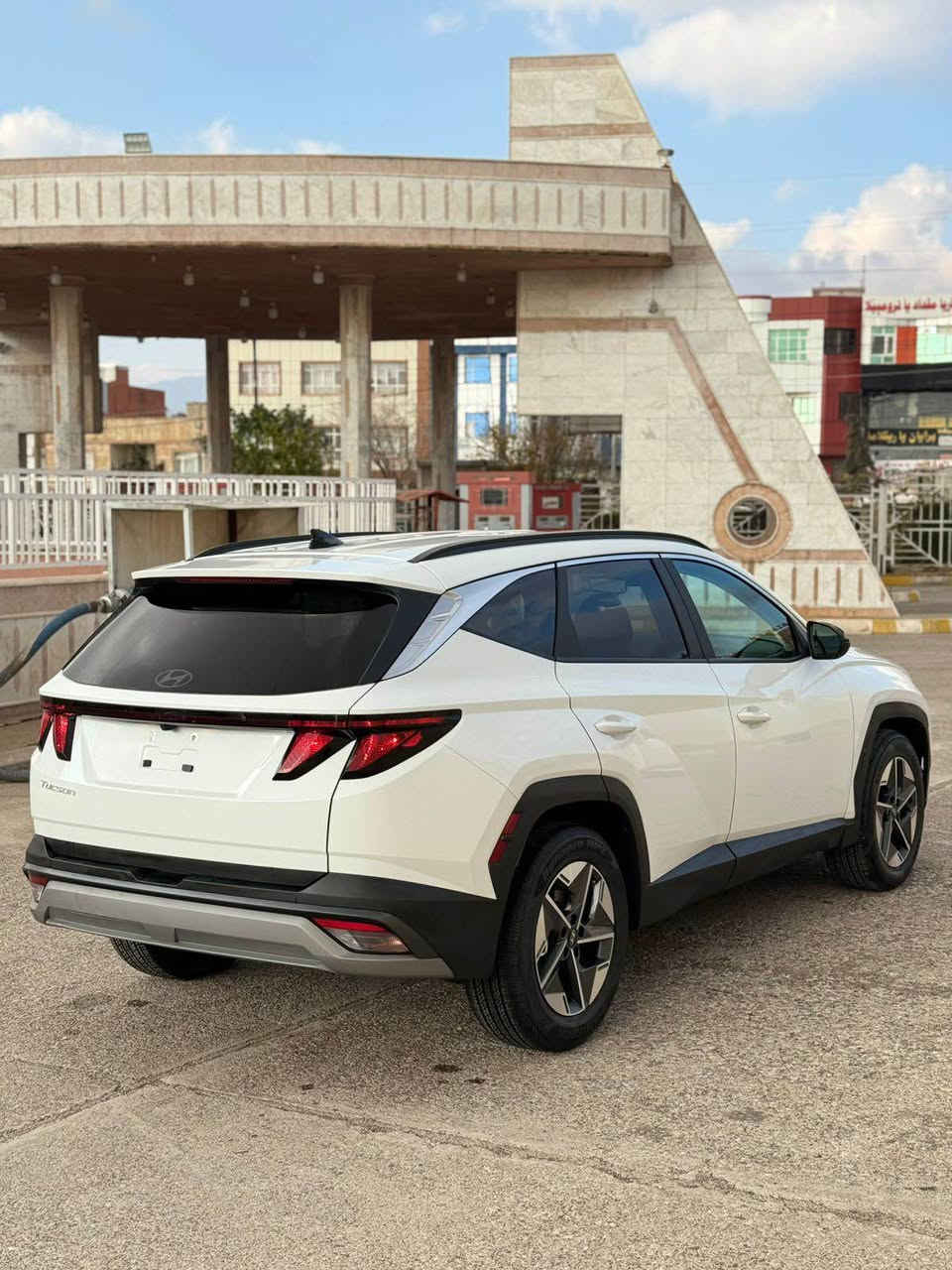 السلام عليكم
هیوندای تكسون 2025 شكل جديد 😍
سعر :188ومجال قليل  
عداد المسافه : 5 الف
حجم المحرك : 2.5L (4.سلندر )
السياره بچم كبس ✅
ملاحظه : چاملغ و حافه البوند وشبر باب بدون نقطه دواخل100% 

موصفات
كيج الكــــتروني واحد شاشه 🖥️
انــــارة دشبول
بصمة ابواب
بصمة تشغيل 
تشغيل عن بعد (𝐑𝐄𝐌𝐎𝐓𝐄 𝐒𝐓𝐀𝐑𝐓)
شاحن هاتف لاسلكي
شاشة دشبول ديجيتال 
شفتات استيرن
هاند بريك بصمة
اوتو بارك (𝐀𝐔𝐓𝐎 𝐏𝐀𝐑𝐊)
اوتو هولد (𝐀𝐔𝐓𝐎 𝐇𝐎𝐋𝐃)
اوتو ستارت (𝐀𝐔𝐓𝐎 𝐒𝐓𝐀𝐑𝐓)
اوتو ستوب (𝐀𝐔𝐓𝐎 𝐒𝐓𝐎𝐏)
رادار 360
رادار امامي (تحديد مسار)
رادار جانبي  (نقاط عمياء)
رادار خلفي (التحذير من الاصطدام)
حساسات 360
حساسات امامي
حساسات جانبي 
حساسات خلفي
نظام (𝐒𝐌𝐀𝐑𝐓)
نظام (𝐒𝐏𝐎𝐑𝐓)
نظام (𝐂𝐎𝐌𝐅𝐎𝐑)
نطام (𝐄𝐂𝐎)
نظام(𝐒𝐍𝐎𝐖) 
كشنات خزن+ميموري 
كشنات تبريد امامي 
كشنات هيتر  امامي وخلفي
تحكمات استيرن
استيرن هيتر
تبريد لمس
تبريد مركزي 
صندوق شفط كهربائي 
لايتات (𝐋𝐄𝐃) لید عدسة زينون 
بكلايتات (𝐋𝐄𝐃) لید
 ويل كروم 
تفاصيل اكثر الاتصال علی ارقام التاليه  
***********
‏ WhatsApp - Vibir
☎️ [hidden information]

عنوان📍عقره. 
بعيد عن موصل 40 دقيقه 
و بعيد عن أربيل ساعه اكر, نينوى
