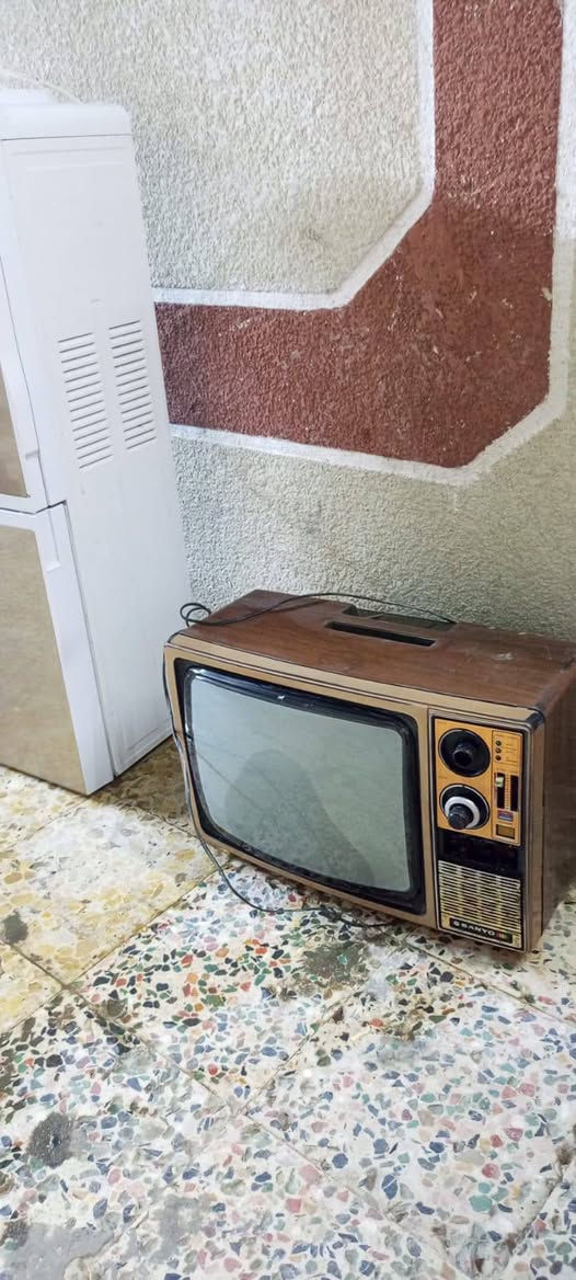 تلفزيون تراثي السعر 50 وبي مجال العنوان بصره الحيانيه دور الشرطه رقم الهاتف***********
