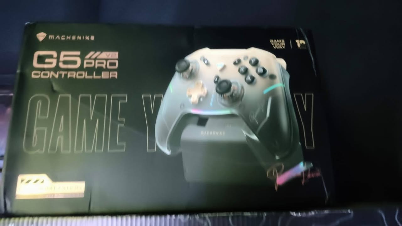 ​كرت الشاشة (GPU): NVIDIA RTX 2070 SUPER 8GB
(أداء جبار، يتفوق بمراحل على الـ RTX 3060 12GB في الألعاب) ⚡
​ المعالج (CPU): AMD Ryzen 5 5600X
(قوة المعالجة تقابل كفاءة الـ Core i5 10400) ⚙️
​الذاكرة العشوائية (RAM): G.SKILL Trident Z RGB 16GB (2x8GB) 3200MHz
(أداء سريع مع إضاءة RGB خرافية) 🌈
​التخزين (SSD): Samsung 860 EVO 500GB SATA III
(سرعة فائقة في التشغيل ونقل البيانات) 💾
​اللوحة الأم (Motherboard): MSI B450M PRO-VDH
(تدعم 4 مداخل للرام لتطوير مستقبلي سهل) 🧩
​مزود الطاقة (PSU): 650W 🔌
​حالة الجهاز: نظيف جداً وجاهز للاستخدام المباشر.
الأداء: يشغل أقوى الألعاب (Warzone, GTA V, RDR2) على أعلى الإعدادات بسلاسة تامة. 🕹️

نظام تبريد مائي كامل للمعالج
يحافظ على درجات حرارة منخفضة حتى عند الضغط العالي على الجهاز 🌊

مع جوستكات عدد 3 
 •  كيم سير g7
• اليت 2  اكس بوكس 
• جوستك احترافي 
ــــــــــــــــــــــــــــــــــــــــــــــــــــ
مع هارد
• لكسر سعة 2 تيرا m.2 داخلي 
• هارد hhd  سعة 2 تيرا داخلي
ــــــــــــــــــــــــــــــــــــــــــــــــــــــــ
• اناره لد بار مقوس حجم 32 تفاعلية 
• سبيكر رد دراكون وايرلس تفاعلية 
ــــــــــــــــــــــــــــــــــــــــــــــــ
كيبورد f 75 تفاعلي سويح ازرك
كيبورد ريد دراكون تفاعلي 
ماوس اتارك شارك x11
ساعة رقمية 
ميز حجم مترين تفاصل 
يوبيس ونلاين 3kv
كرسي مكتبي 
شاشة 32 مقوسة  كيكا بايت 165hz 
2k
شاشة جانبية 27 فول HD هيرتز 60
سعر مليونين و ٢٥٠ ألف بيها مجال قليل كلش 
بس صدكني مراح تندم من تاخذها مكاني بغداد العبيدي شارع جامع رقمي *********** توصيل ماعندي الأسف تجي تفحص وتأخذ سيت إب كامل من كل شيء متحتاج بعد شي صلان
