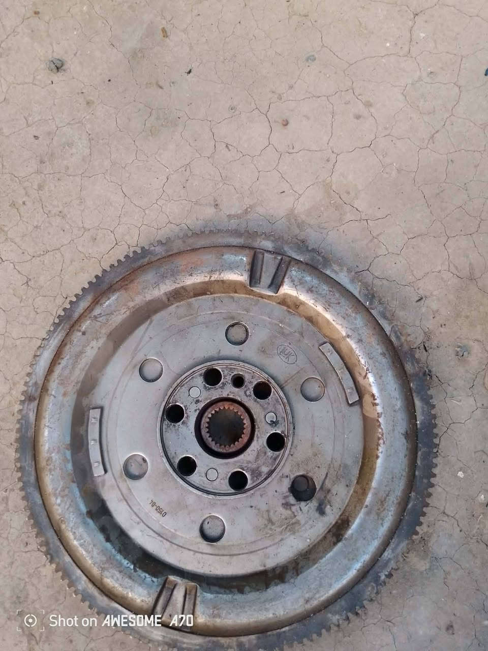 السلام عليكم غراض pyd.  G3 
فلاوين 50
 ضفيره محرك كامله 50 
ايسي 5الاف
كيلونات سايق وراها ثنينهن ب10
اويل بم  10
حساس كرنك شغال بلادي 5 آلاف
كوعه وبواريها وولف حماوه جديد مامشدود ب20 كاملات
سلف ب15 درام شغت 10الاف نص عمر
بلي راس كرنك بلادي 10 كيس دهن مع لمصفي ب15 *********** بي واتساب
