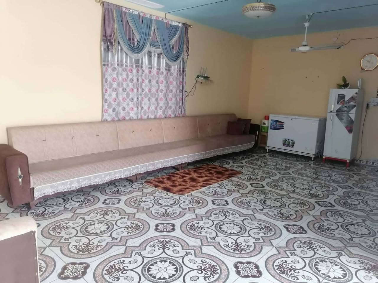 بيت للبيع المساحة 550م
البيت متكون من 3 اغرف 2واصلات للعگادة 
مبني البيت غرفه وصاله ومطبخ وحمامات وقطعة ورة البيت مامبينة السعر ...33...وقابل للتفاوض

مكان البيت البشطيط قرب المجزرة 
 
مروج العقارات


**إذا كنت صاحب هذا الإعلان وتريد حذفه لأي سبب، رجاءا أرسل رسالة إلى الدعم الفني**