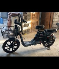 دراجه البيع شحن خمس بطاريات نظفيه بس البريك مكسور السعر 200الف 0777312...