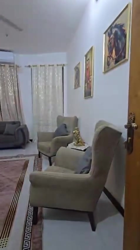 تخم لبيع ينفتح يصير سرير سعره ٤٥٠ مكاني دورةً


**إذا كنت صاحب هذا الإعلان وتريد حذفه لأي سبب، رجاءا أرسل رسالة إلى الدعم الفني**