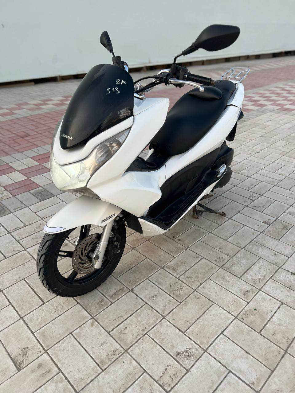 السلام عليكم للبيع دراجه pcxجيل الاول  دراجة مال رمبه ماخذها رمبه الدراجه وأعلى ايدي حجم مكينه 150ياباني الاصلي دراجه جديده مال جناي وعلئ ايدي لون مميز ماروني 
ياباني الاصلي دراجه كامله أستان كهربائي تدفئه بل يدات حساس ازدحام سويجات ٢حرف Aدراجه جديده الدراجه مكينه لوك شلعه معدل خير من اللّٰه دراجه تكول جديده بمعنئ الكلمه واحلا من الصور مال جناي المكان بغداد دراجة مكفوله اي نقص مابيه السعر مليون و 450  
وبيها مجال   
اي استفسار *********** بغداد, العراق
