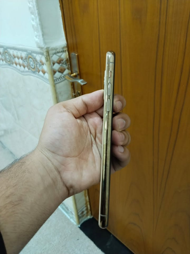 11برو ماكس 
اللون 💛ذهبي 
ذاكره 256
النظافه 100/100
بطاريته 85🔋بلاديه 
التلفون وتر مامفتوح ابد 
كارتونه موجود 
السعر 325بي مجال قليل
البصره ابو الخصيب باب ميدان
***********
واتساب فقط فيس مااتواجد
