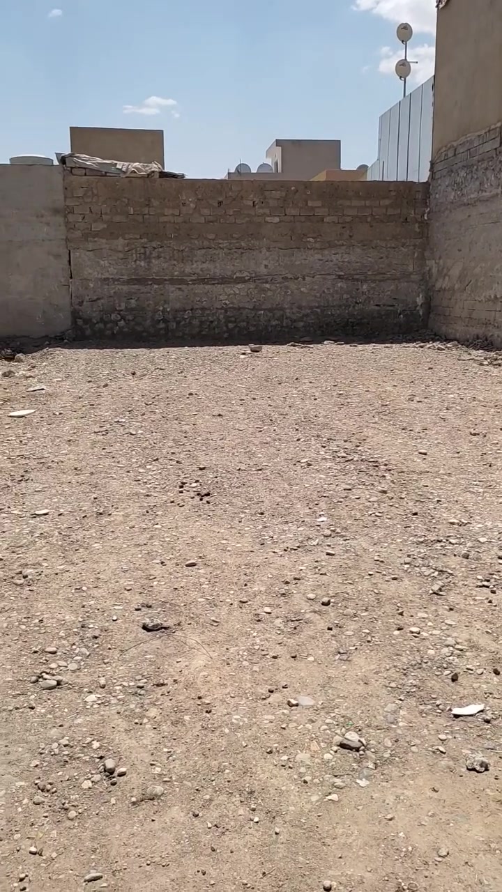 ارض للبيع ١٠٠متر طابو صرف واجهه ٥متر طول ٢٠متر عنوان شورجه لتيف اوه فرع عريض ١٥متر قريب شارع عام***********  ***********
