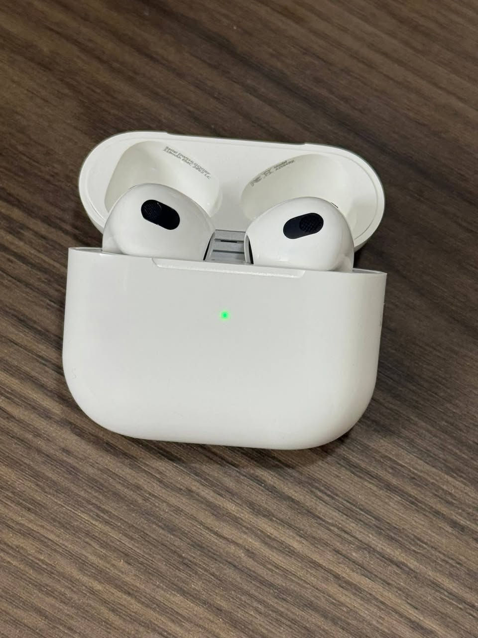 Air pod 3 #الجيل_الثالث
اصلي أمريكي ( بالة ) النظافة 95% 
بدون ايكلود ربط مباشر ما مصلح ولا داخل صيانه 
#تحديد_موقع_عزل_صوت_بالمكالمات_قوي
#بطارية_بلادية_يومين_تقاوم 
السعر 25 باله بيع بدون ربح مع شرط فحص 
واتس اب***********
