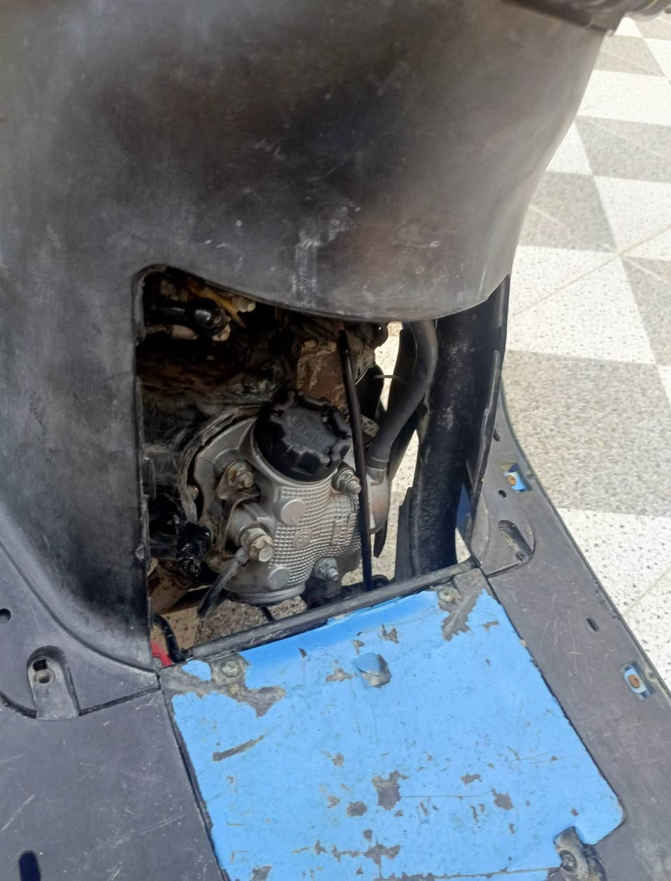 سلام عليكم للبيع دراجة فراشة دراجة كلهة شغالة نكرة سلف لايت عالي وناصي وشاير وبك لايت ودشبول ومكينة خير من الله ما مفتوحة تايرات مال بالة دراجة صارلهة شهرين من طلعتهة من البالة. السعر 350وبيهة مجال بيع مستعجل..     المكان رميثة رقم الهاتف ***********
