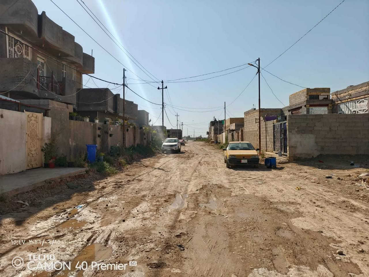 دار سكن زراعي قانون ٢٥ مساحته ٢٠٠ متر حي حواس شارع الحسينيه الرئيسي طابقين يحتوي الطابق الأول ع ٢ غرفه نوم وصاله ومطبخ واستقبال وصحيات والطابق الثاني ٢ غرفه نوم البناء بلوك والسقف عكاده للإستفسار مراجعه مكتب القريني للعقار الجمعيه بالقرب من السايدين *********** او ***********

