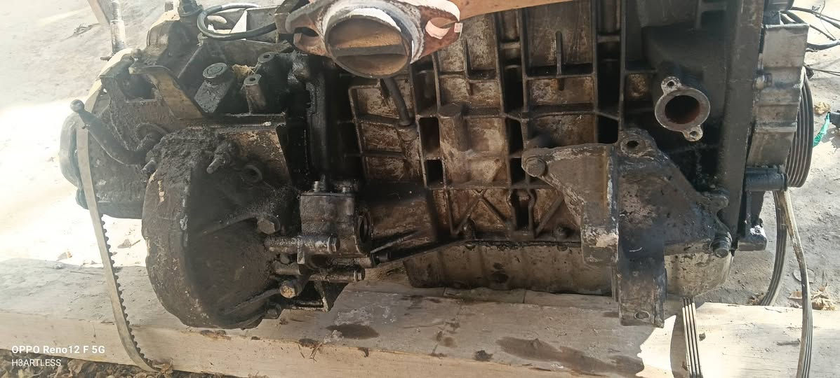 كير و محرك و ضفيره مال سمند  الكير مكفول المحرك بي نضوح يعني قبل لتشده بدل چبن وشد صارله فتره متروك ابيعلكيا بي خيط بخار الكور ايساكو اصلي جديد عينه وصينيه وبولبرن جدد  الضفيره شغاله مابيهة قطع  السعر ٥٠٠ و ماكو هيج سعر رقمي *********** مكاني بغداد حي الجهاد
