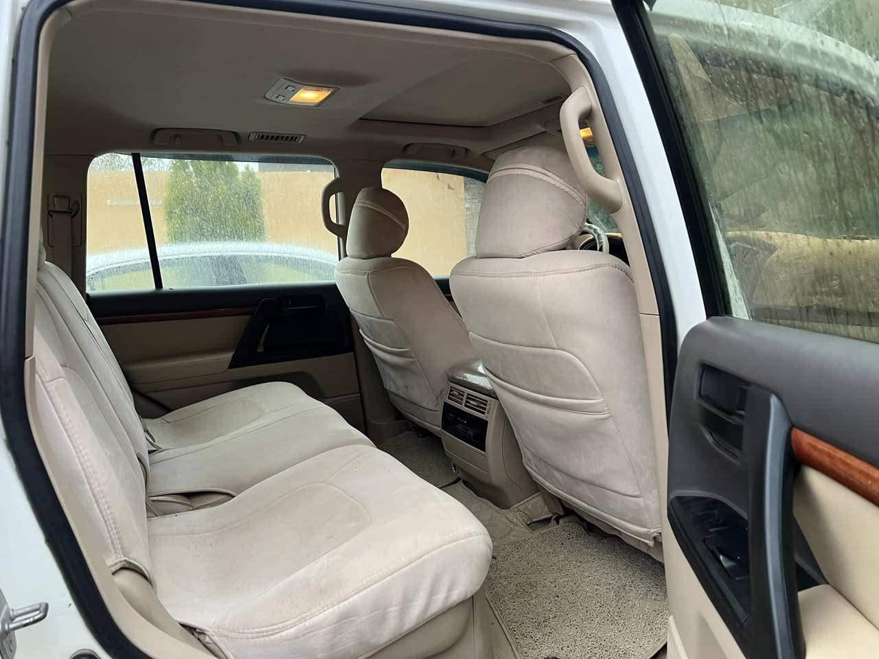 سلام عليكم 
لاندكروز للبيع خليجي 
موديل 2013
صبغ هلال وباب مفتوح 
كير ومحرك6 شرط 
تواير وصدر جدد
السعر 380 وبيها مجال للطيبين 
الرقم ***********
