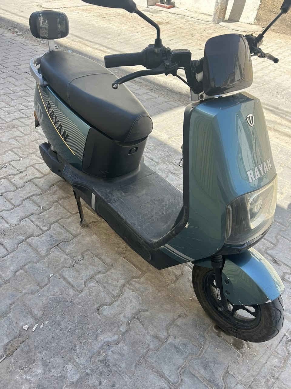 دراجة شحن ريان C2 للبيع
بيه ضربة بالكفر الأمامي موضحة بالصورة وبيها عواج بالستيرن كلش خفيف ميبين الة تركز يبين العنوان بغداد الحرية 
السعر 450الف وبيه مجال بسيط وبيها وصل من المعرض 
للاستفسار راسلني خاص


**إذا كنت صاحب هذا الإعلان وتريد حذفه لأي سبب، رجاءا أرسل رسالة إلى الدعم الفني**