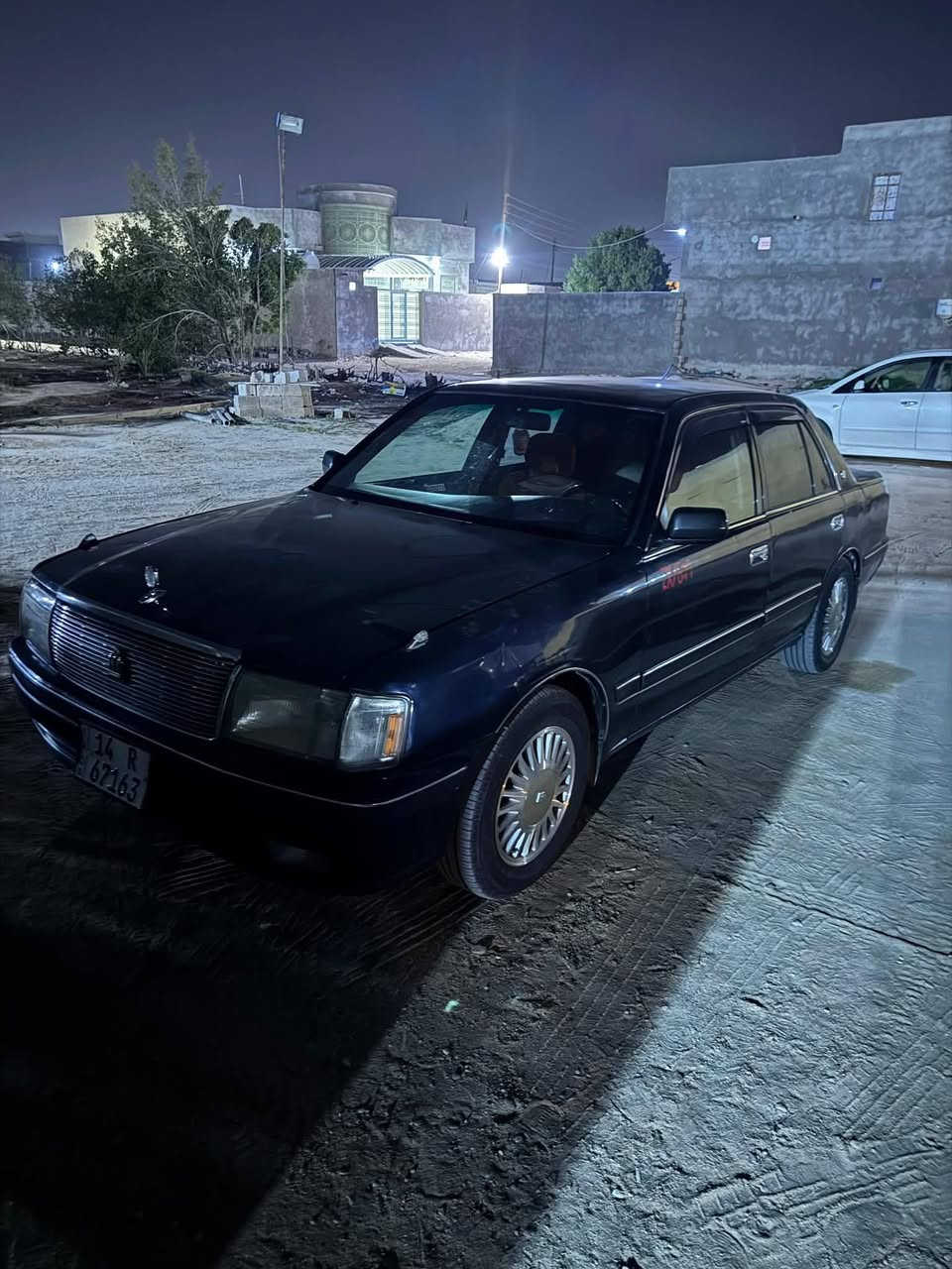 سلام عليكم راس الثور محور موديل 2000 رقم بصره باسمي مكفوله من نقل جثه او كصه واصوليات السعر ب85 وبيه مجال مكان السياره البصره سفوان ***********  رقم صاحب السياره تصل وتدلل
