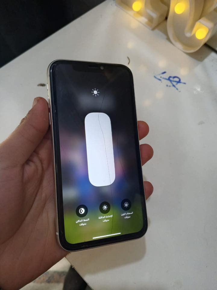 ايفون 11 عادي بطاريه 79 شاشه 3 خيارات لون ابيض فقط بصمه واقفه وبي فطر صغير الباقي مكفول *********** كوفه براكيه سعر150
