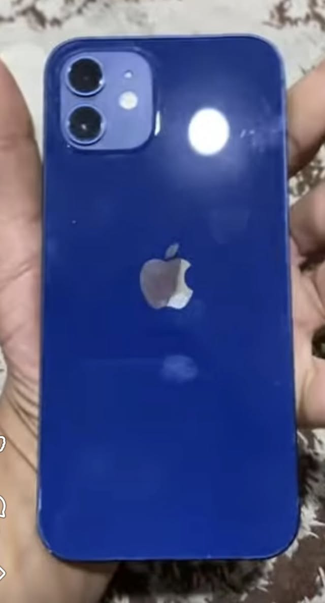 السلام عليكم ايفون 12 اماراتي التجميع دبل سيم كارت ١٢٨ ذاكرة مبدل شاشة وبطارية اصلية الكارتونه ويا وصل الشراء والضمان شخط مابي وكفر ويا 
السعر ب٢٥٠ الف نهايتة بغداد 
***********
