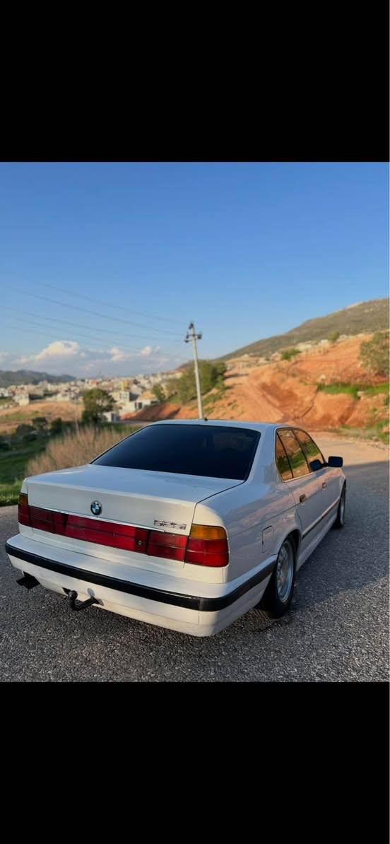 بوفروتني 525i موديل1990 گيرعادي دووجام كاره بايي بي دعم و سبغ رقم جديدي غرامه سفر 
گيرو مه كينه تحويل بشرت 
رقم تلفون ***********. *********** دهوك, العراق

