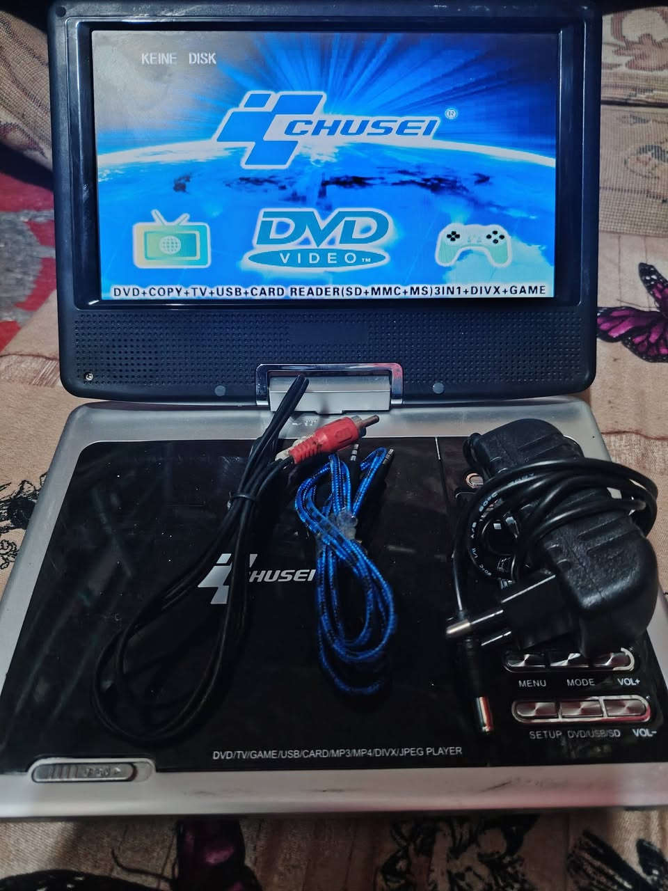 جهاز DvD يشغل بلي تلفزيون ياخذ رام ستلايت يشغل قرص شغال يشغل كامرات شحنه يدوم ب 4 ساعة اتيفيد أصحاب تنصيب  بعدة جديد   اريدة ب30 قفلة ليفيدة خلي يراسلني مكاني بغداد جديدة ***********
