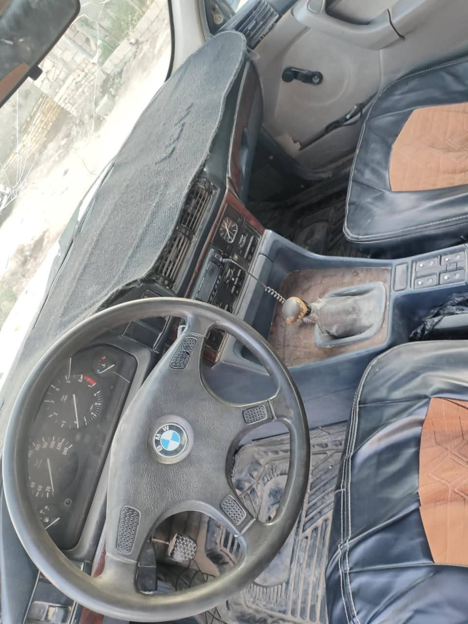 سلام عليكم بي ام 520للمراوس نقصها حداديه خلفيه وخيط بخار كير عادي رقم 
ديالئ


**إذا كنت صاحب هذا الإعلان وتريد حذفه لأي سبب، رجاءا أرسل رسالة إلى الدعم الفني**