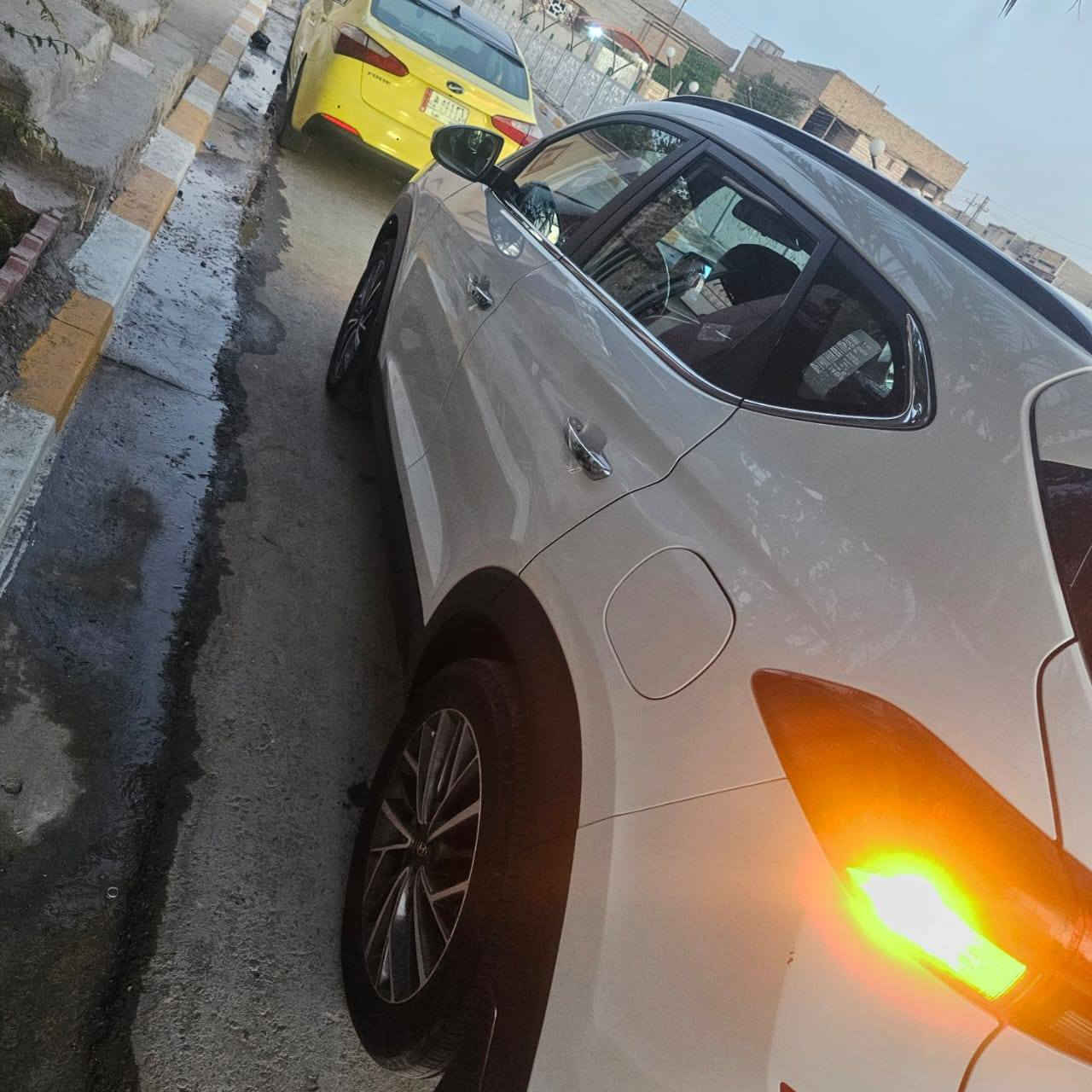 السلام عليكم توكسان خليجي فول مواصفات ٢٠٢٠ بارد بل جنطه اقل شبر سياره جديده ماشيه بل ٦٠ كيلو  
دوشمه بلاديه بعدها وضع شركه
مكان الفلوجه تحويل مباشر السعر ٢١٥
***********
