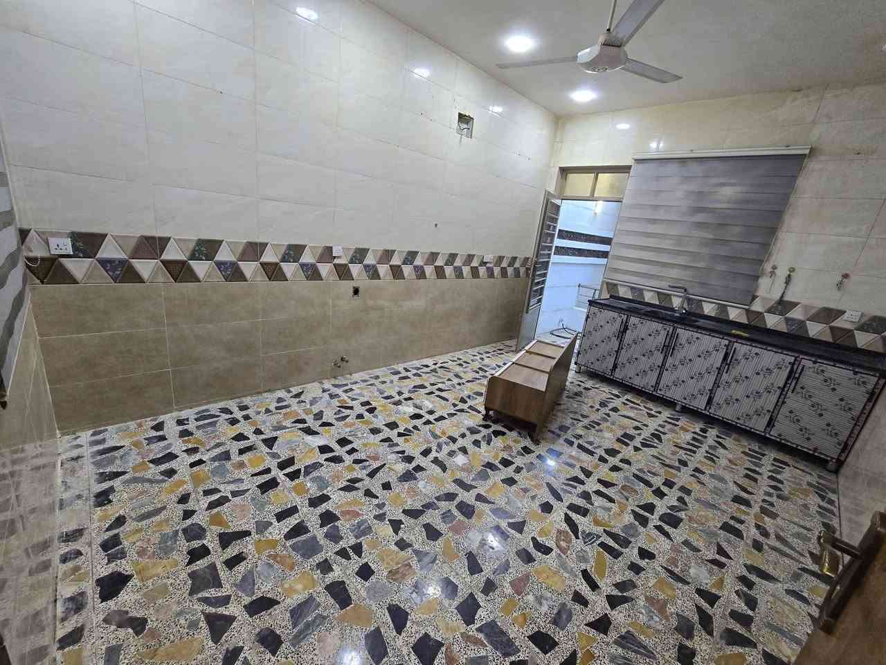 #للايجار  200 متر  طابق اول معزول تام
يحتوي عل 3نوم صاله مطبخ صحيات (الموقع التجاري )

السعر 850 الاستفسار*********** 📞
