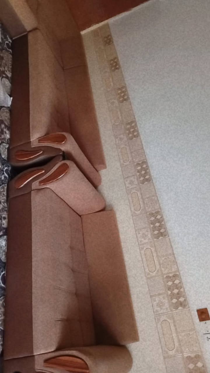 سلام عليكم قنفات للبيع 7متار نضيفات       ***********
