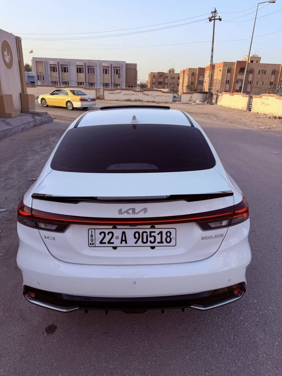 سلام عليكم.
سيراتو. K3  مديل 24 
محرك 1600. دبل نوزل 
فول مواصفات. 
فتحه 
كشنات جلد 
بصمه. 
حساس امامي وخلفي 
اتو هولد
جدايده سياره.  
نص جاملغ خلفي صبغ فقط 
مكان سياره نجف الأشرف 
سعر 134 وبيهه. مجال. 
الاستفسار    ***********
