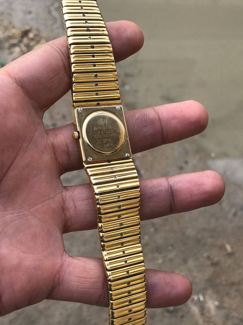 السلام عليكم 
راموند ويل كوارتز 
لونين بلادي نظيفه جدا 
السعر 250 دولار 
يوجد توصيل


**إذا كنت صاحب هذا الإعلان وتريد حذفه لأي سبب، رجاءا أرسل رسالة إلى الدعم الفني**